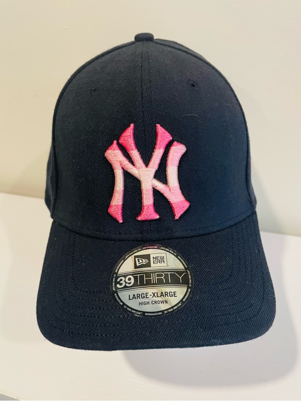New Era 39Thirty NY YANKEES fitted Black Cap with Pink Gradient